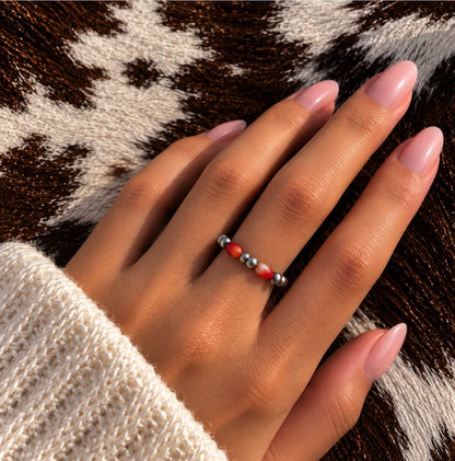 Spiny oyster Desert Pearl stretch ring worn on a finger